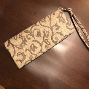 Decorative wristlet
